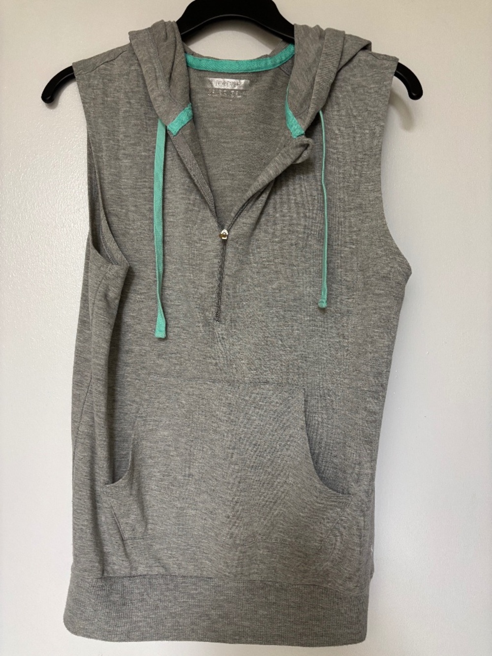 NWOT Womens Forever21 XS sleeveless half zip grey gray teal trim pocket hoodie